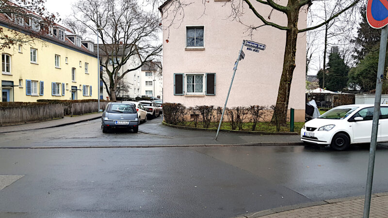 Schutz von Fußgängern an der Ecke Innsbrucker/ Salzburger Straße.